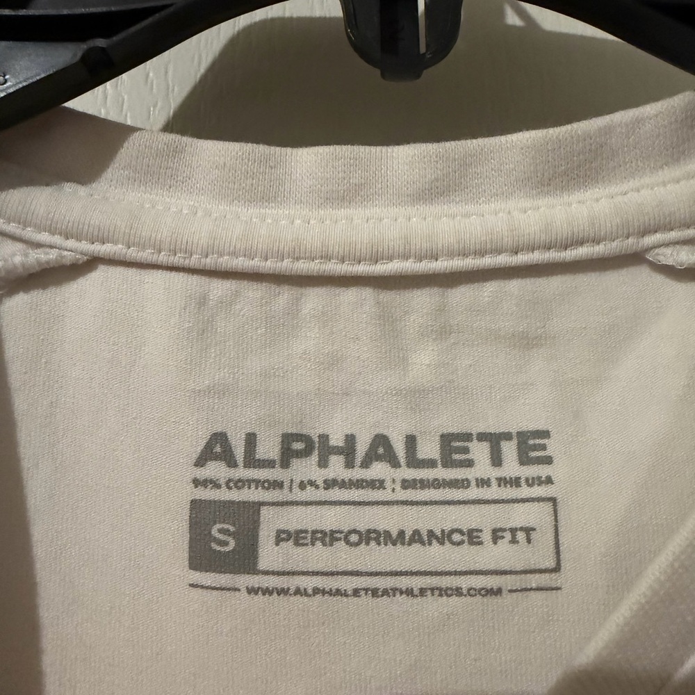 Alphalete Cream Short Sleeve Minimal Graphic Tee - Picture 4 of 6